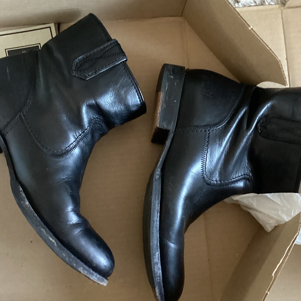 Frye Women’s  Black Leather Ankle Boots - Picture 6 of 8